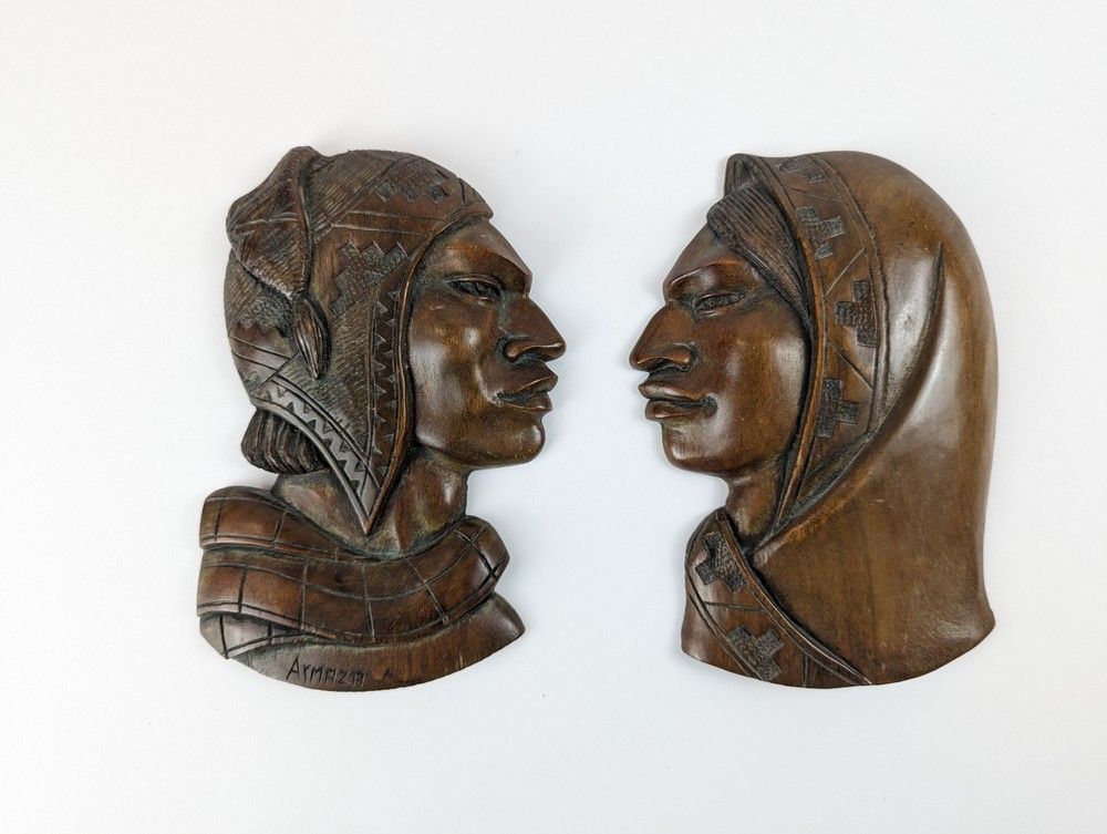COUPLE de profil en bois sculpté stylisé...