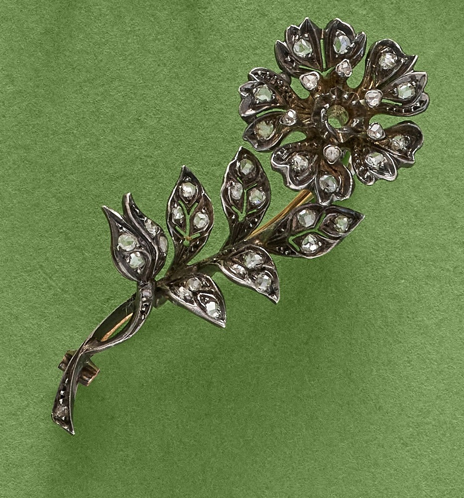 BROCHE FLEUR type trembeuse avec diamant...