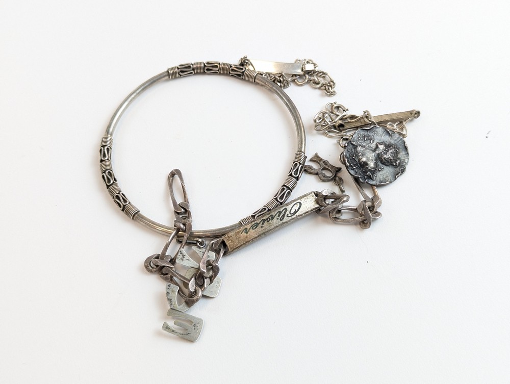 LOT DE BIJOUX en argent dont bracelet jonc,...