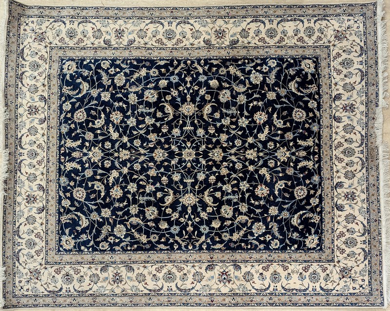 TAPIS rectangulaire en laine et soie bleu...