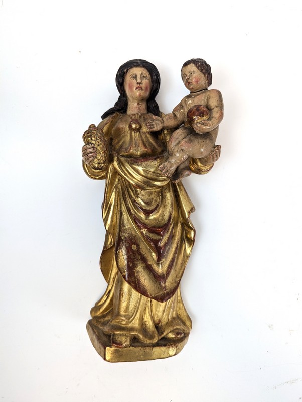 VIERGE A L'ENFANT en bois sculpté doré et...