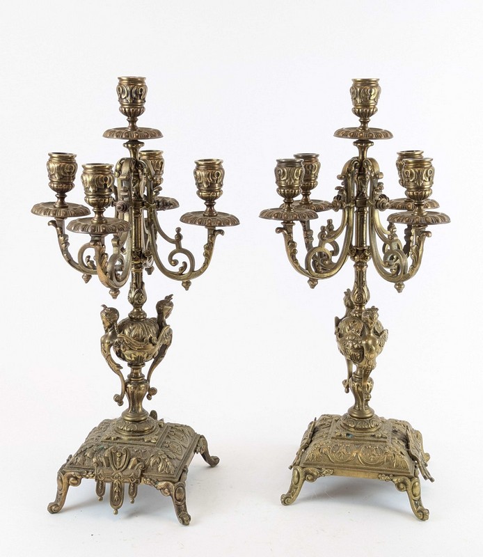 PAIRE DE CANDELABRES en bronze à cinq lumières...