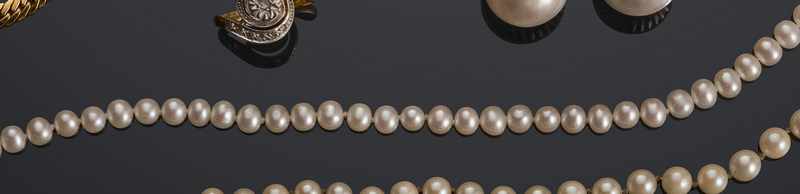 COLLIER DE PERLES de culture avec fermoir...