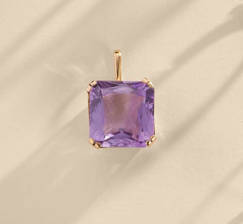 PENDENTIF en or (750) ornée d'une amethyste...