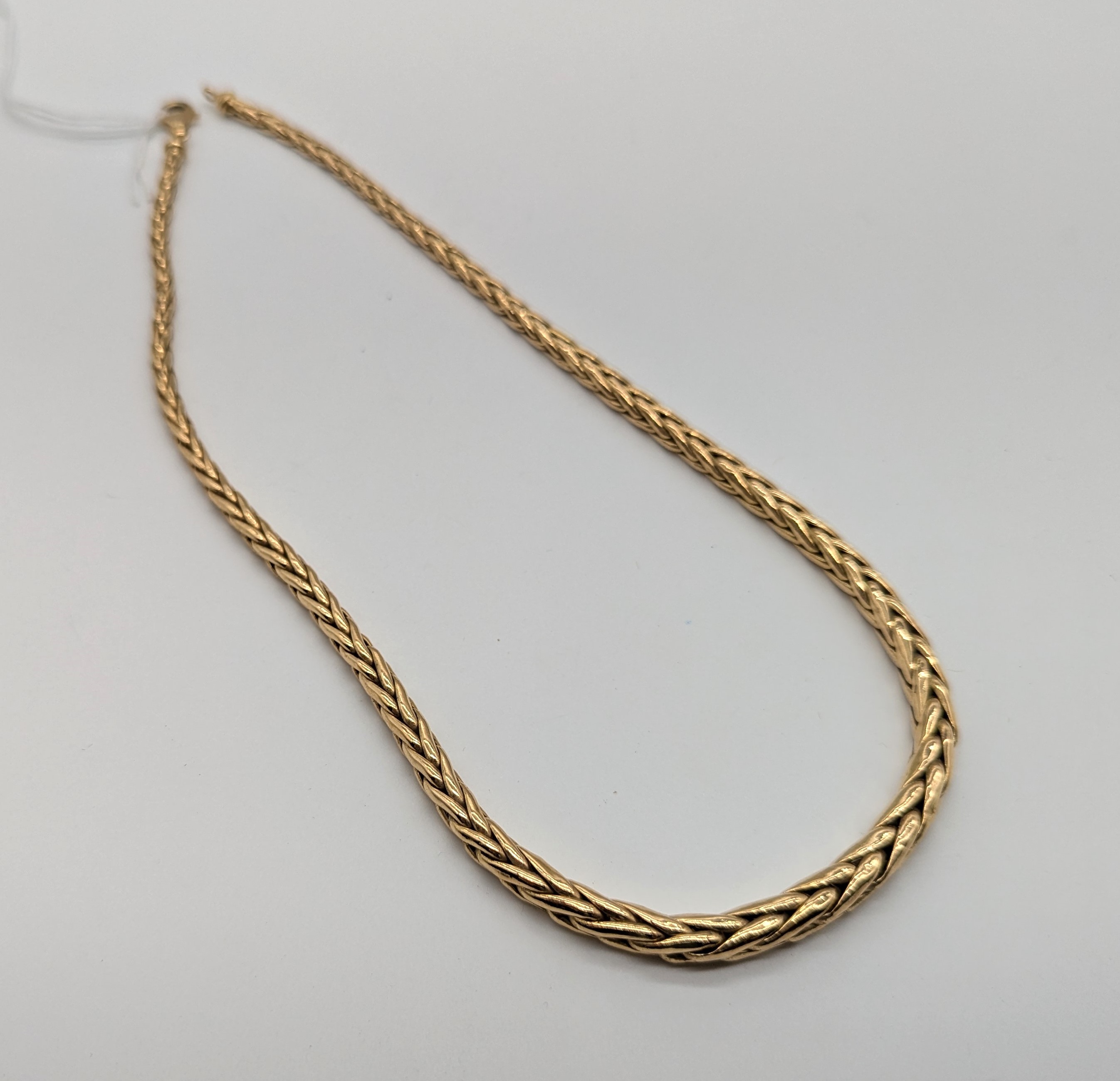 COLLIER en or (750) tressé en chute.