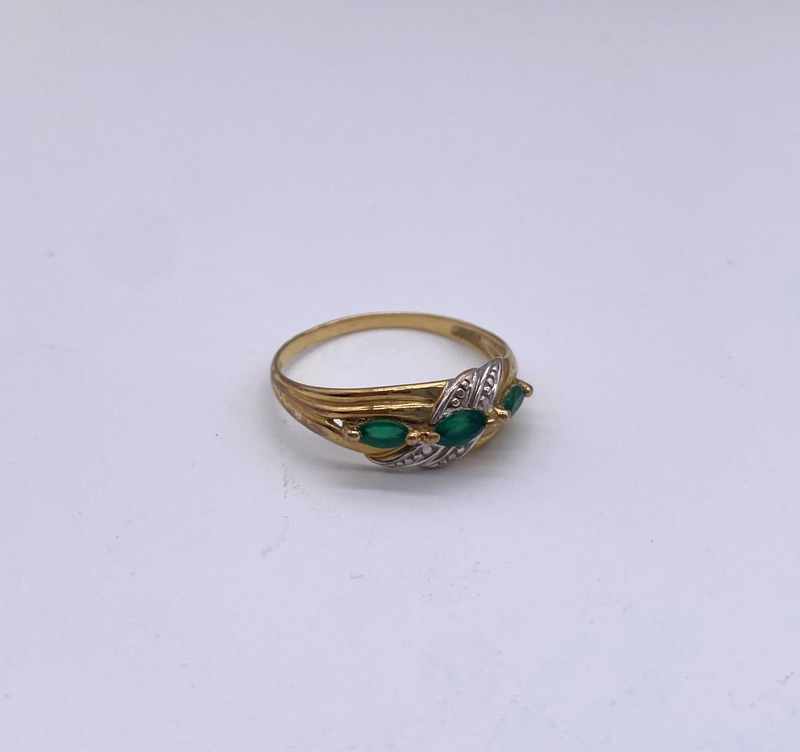 BAGUE en or (375) et chrysoprases navett...