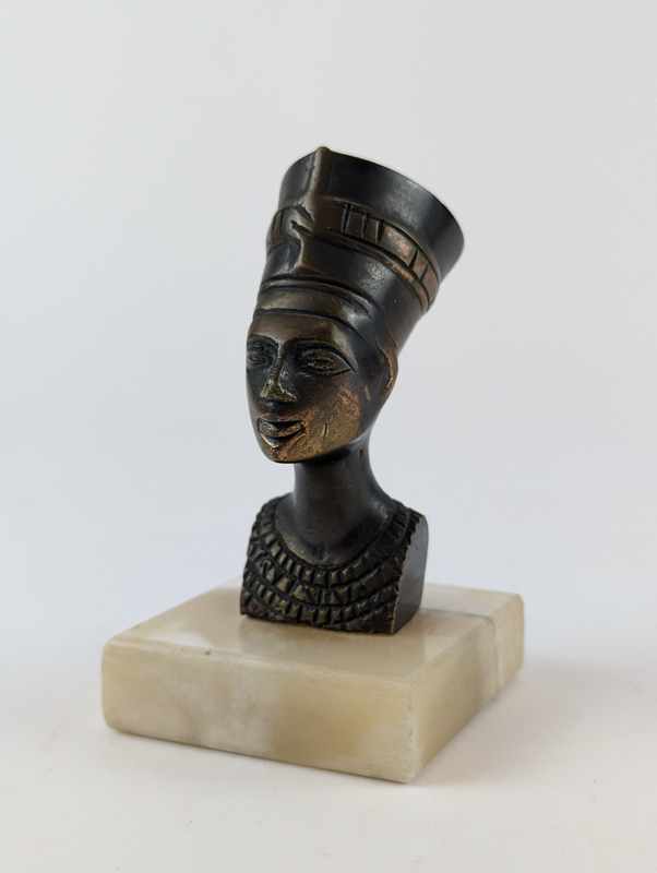 BUSTE DE NEFERTITI en bronze d'après l'A...