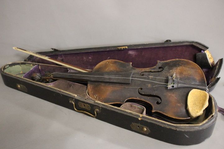 VIOLON probablement allemand fait en copie...