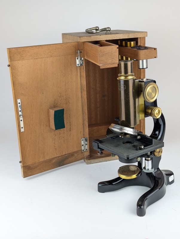 MICROSCOPE COGIT 826