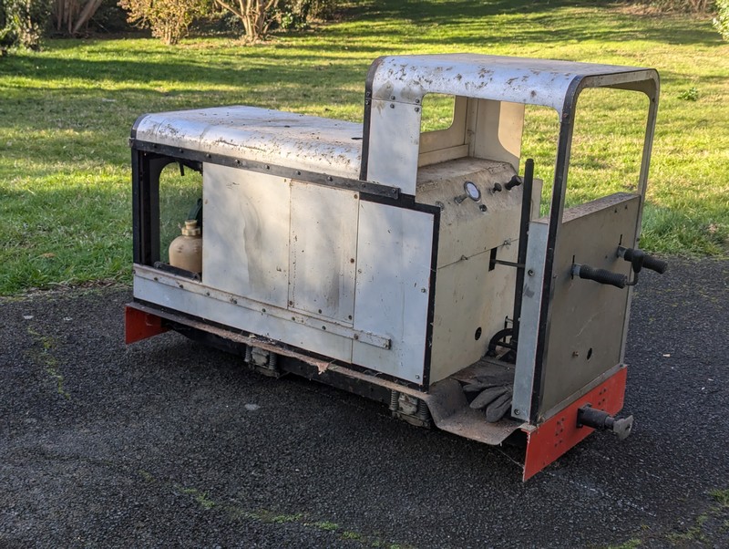 LOCOMOTIVE de parc ou jardin, à moteur thermique...