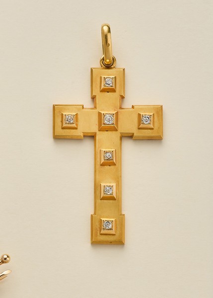 IMPORTANTE CROIX EN PENDENTIF en or jaune...