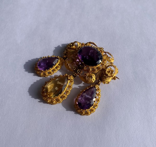 BROCHE girandole en or (750) cannetille fleuri...