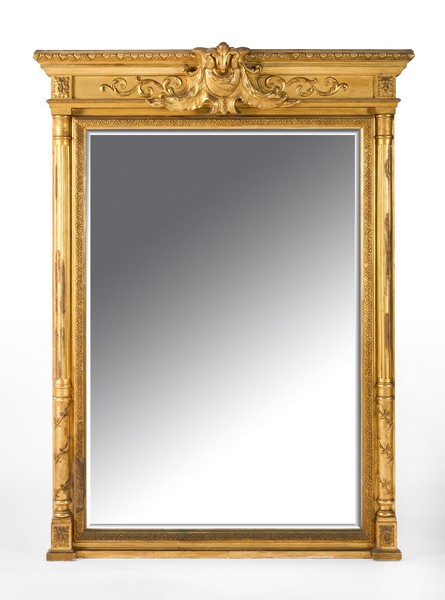 MIROIR en bois doré et sculpté à demi-colonnes...